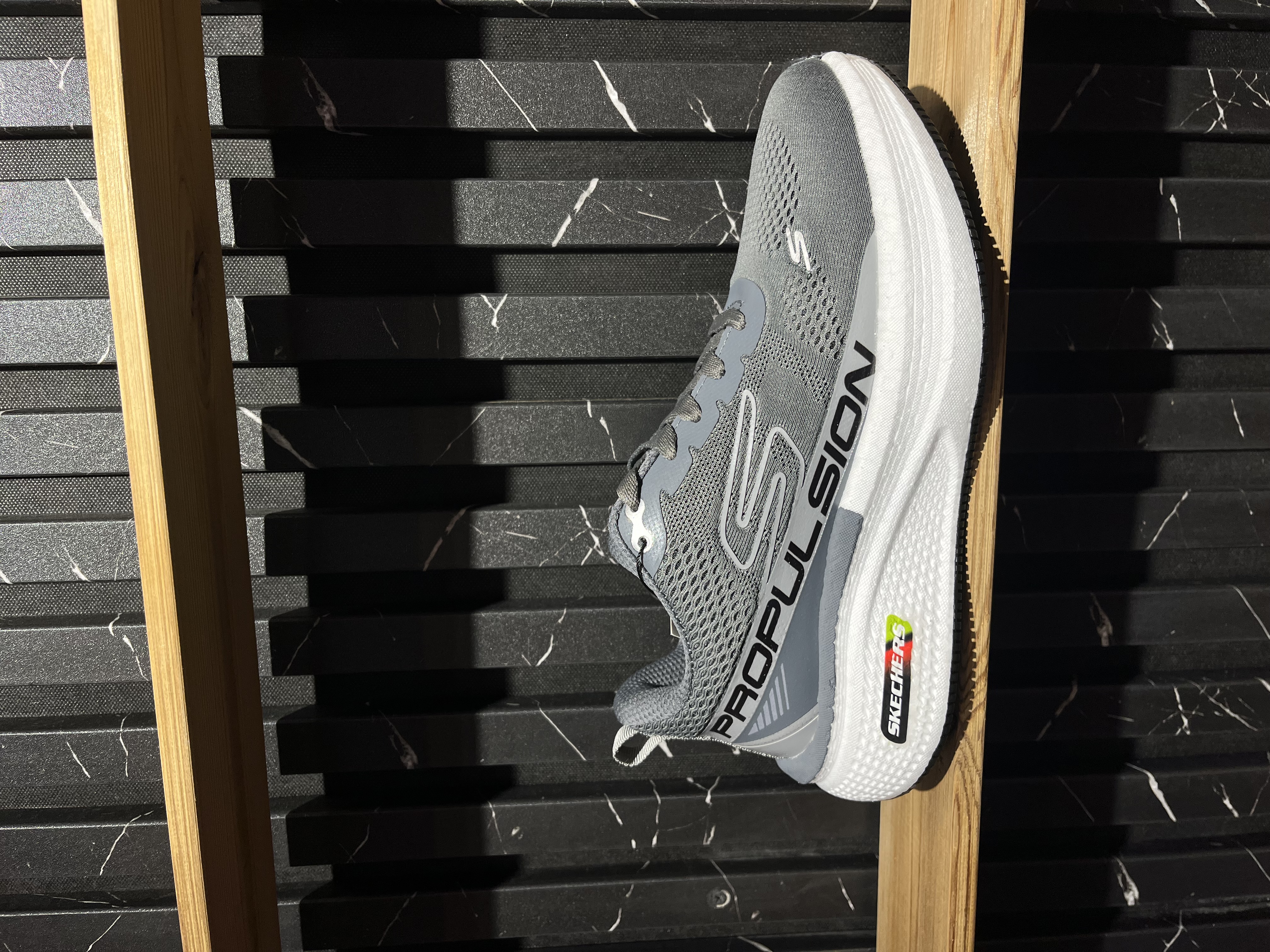کتونی طوسی پررنگ اسکچرز ( skechers)