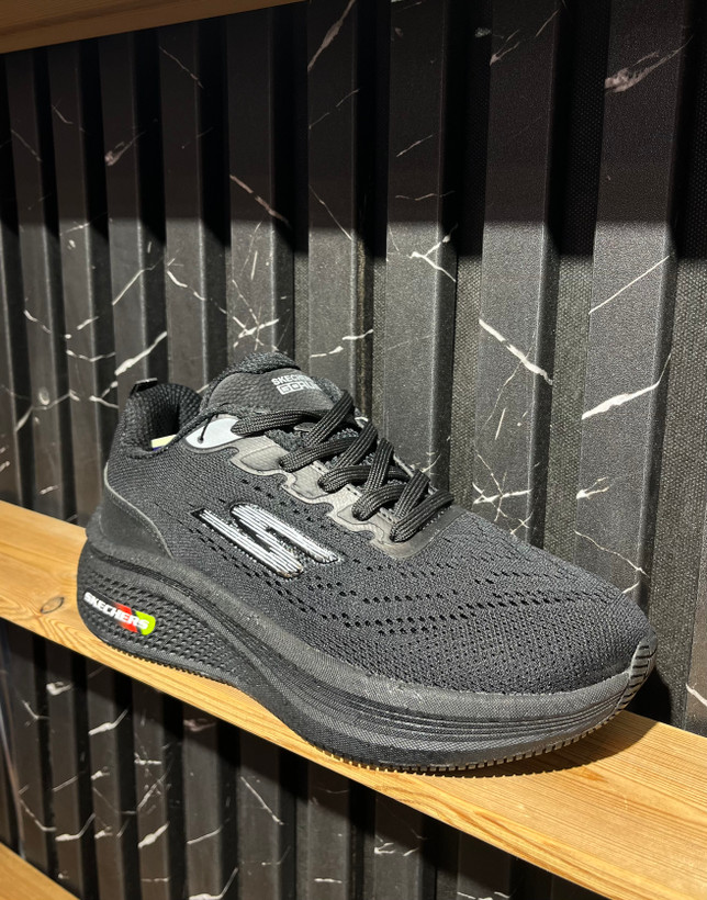 کتونی skechers مشکی