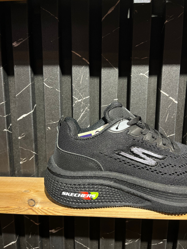 کتونی skechers مشکی