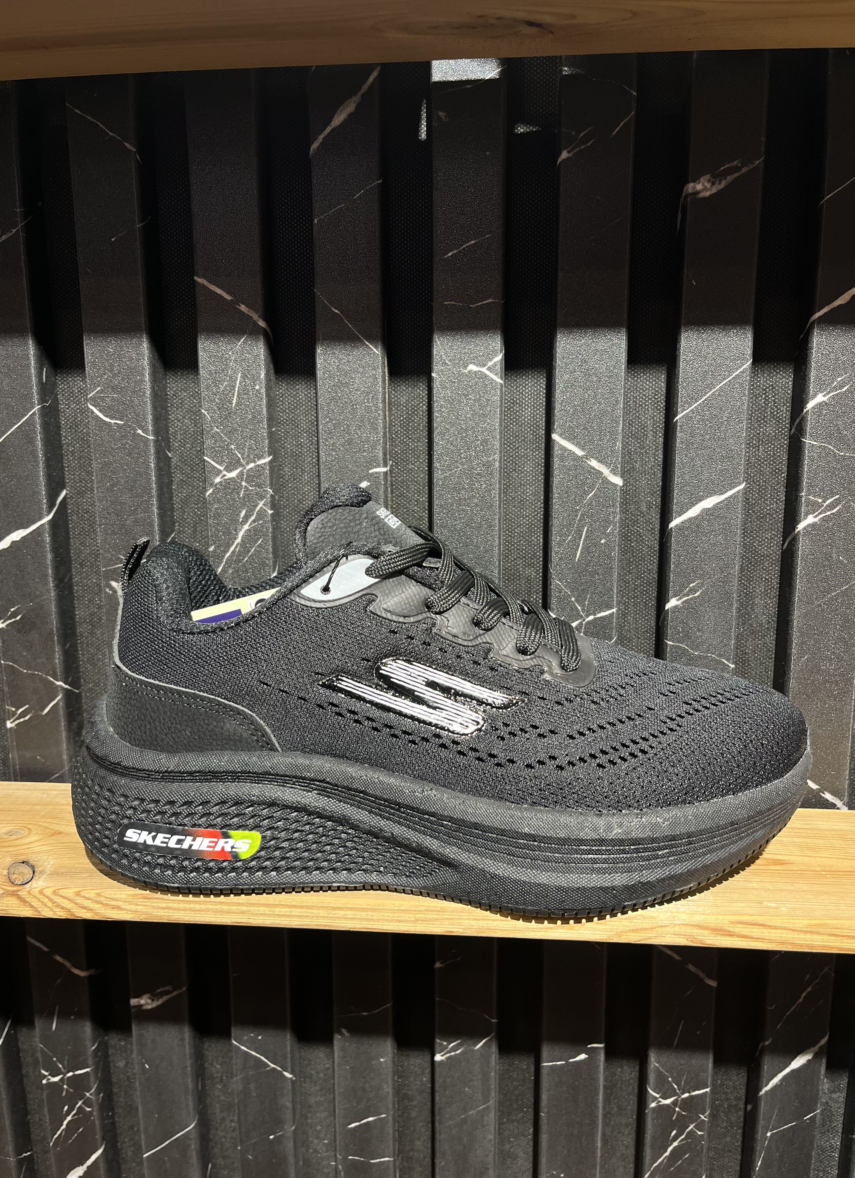 کتونی skechers مشکی