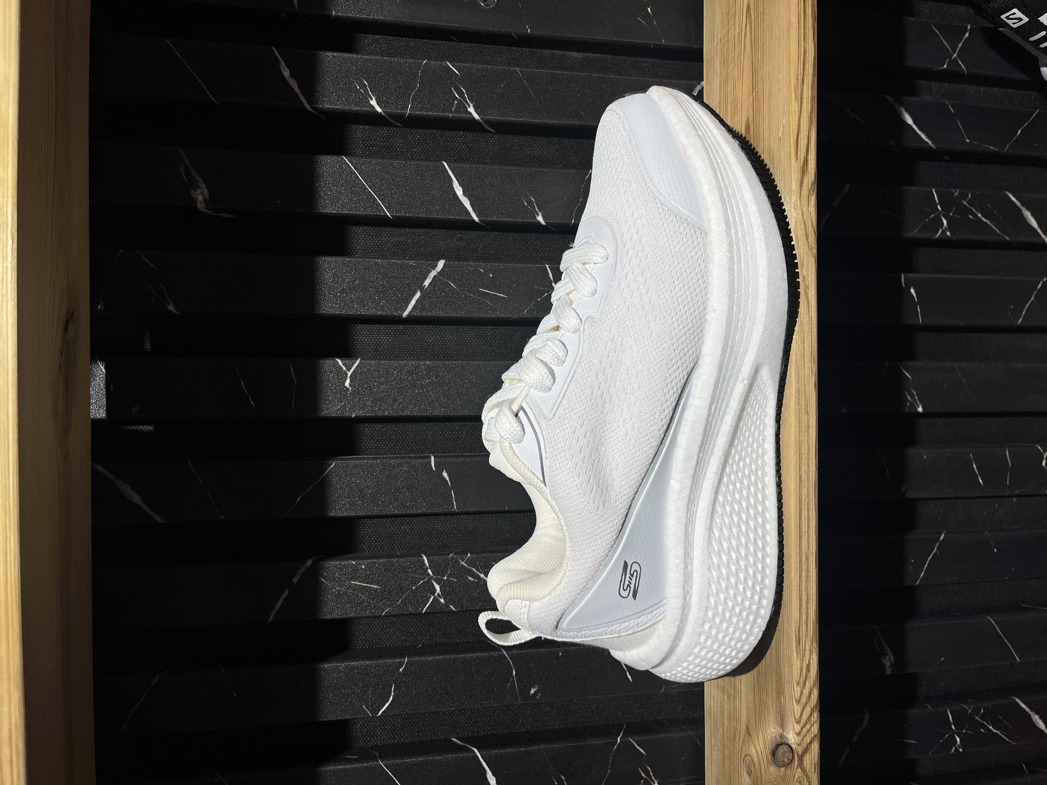 کتونی skechers سفید