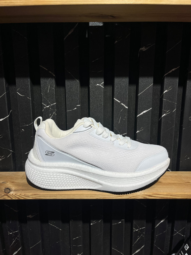 کتونی skechers سفید