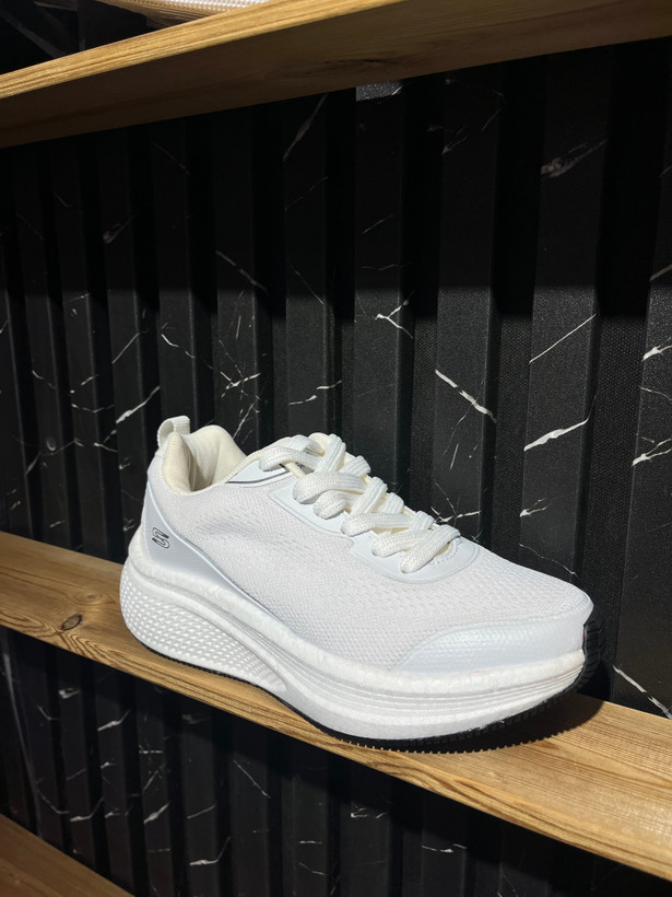 کتونی skechers سفید