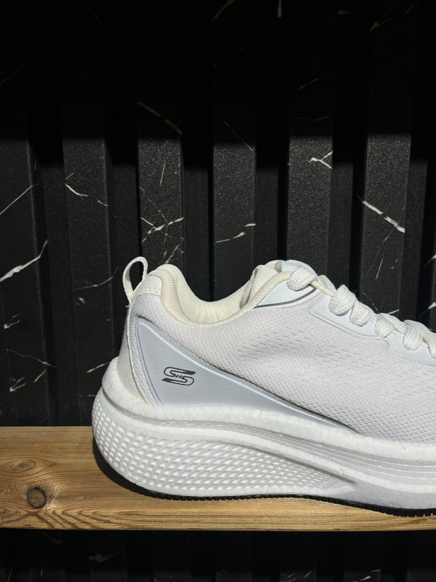 کتونی skechers سفید