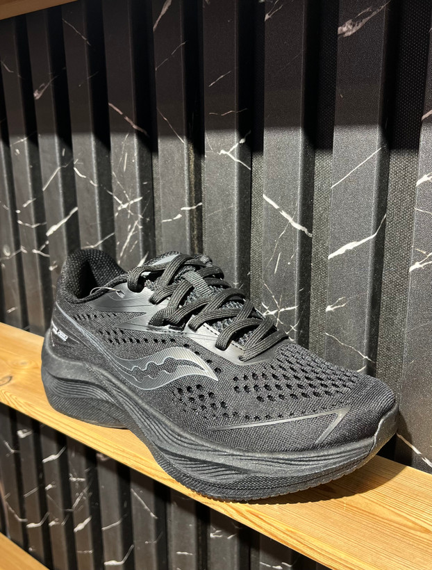 کتونی saucony مشکی