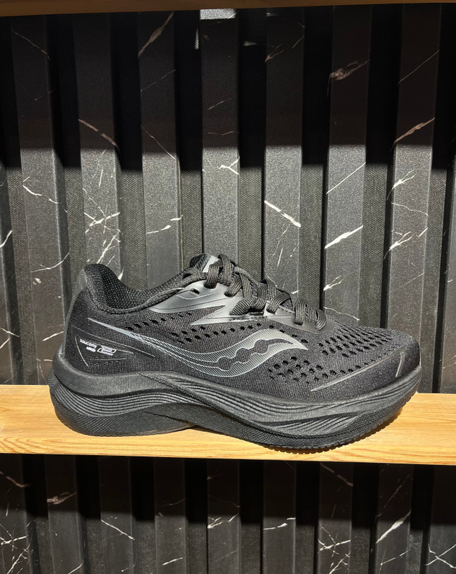 کتونی saucony مشکی