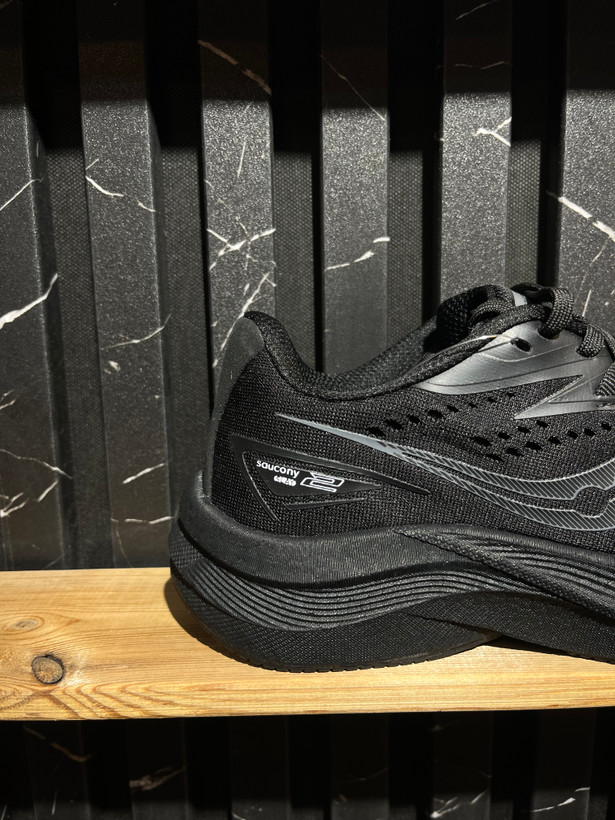 کتونی saucony مشکی