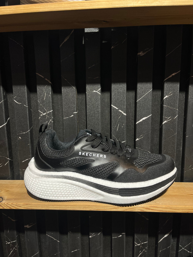 کتونی skechers مشکی کف سفید