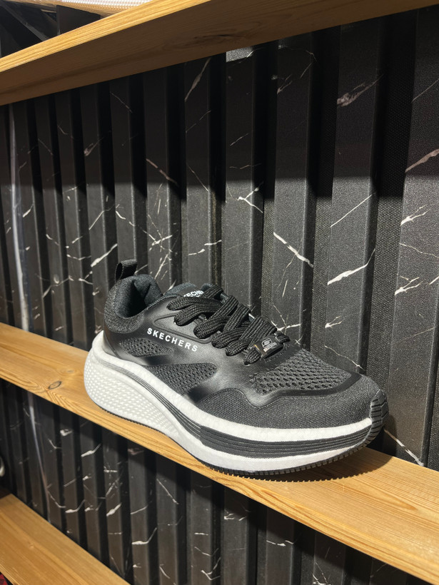 کتونی skechers مشکی کف سفید